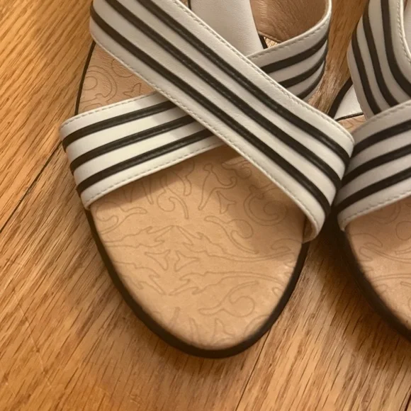 Sofft striped criss cross heels - Picture 5 of 7